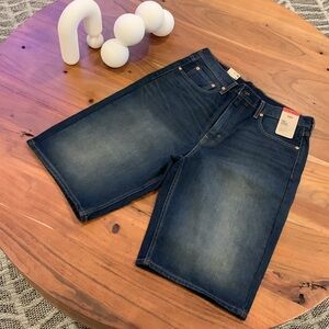 🏆 New Levis 469 Loose Shorts size 32